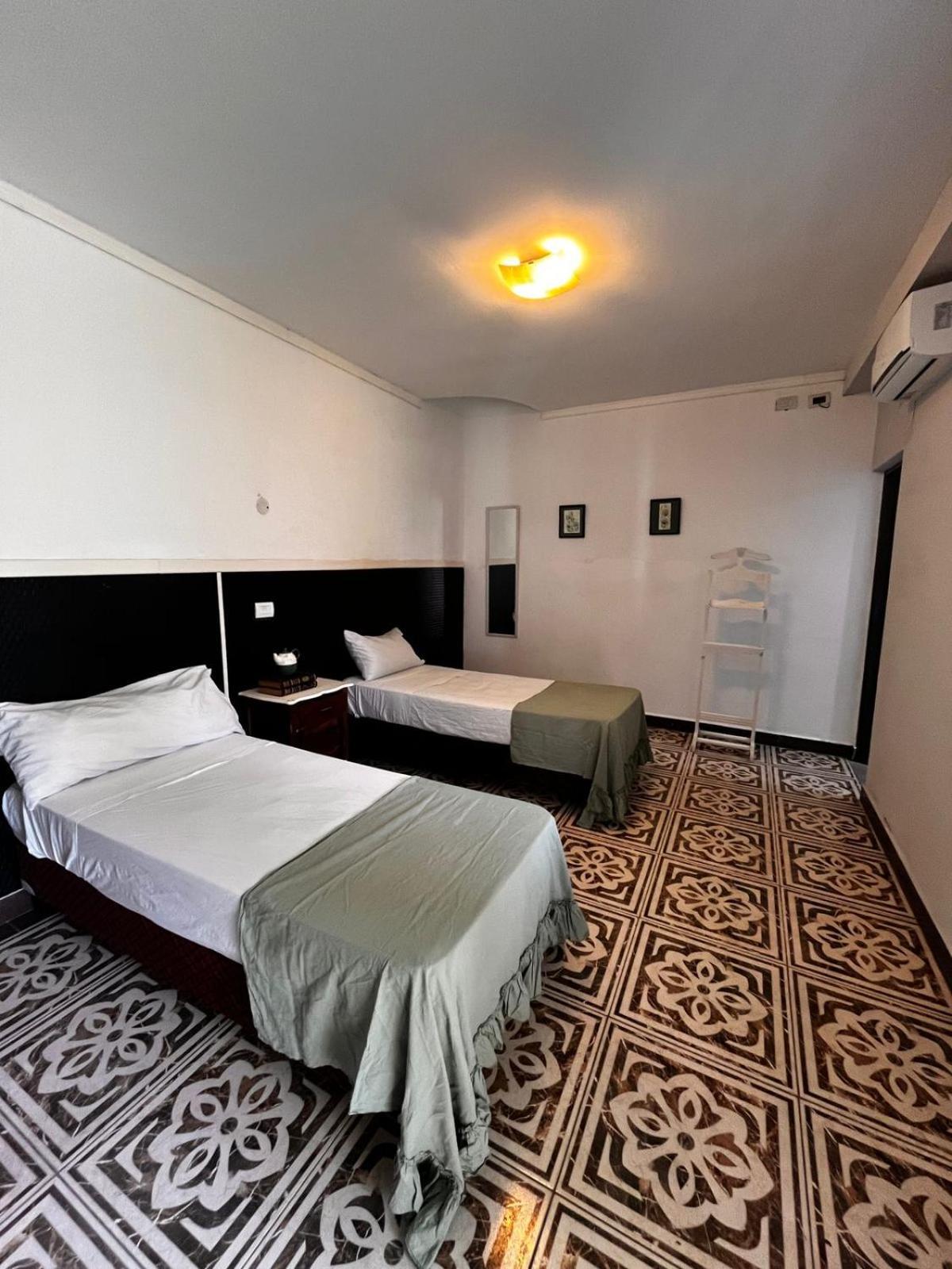 Hotel Elena *